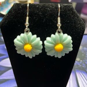 Daisy‎ Flower Drop Earrings Mint Green